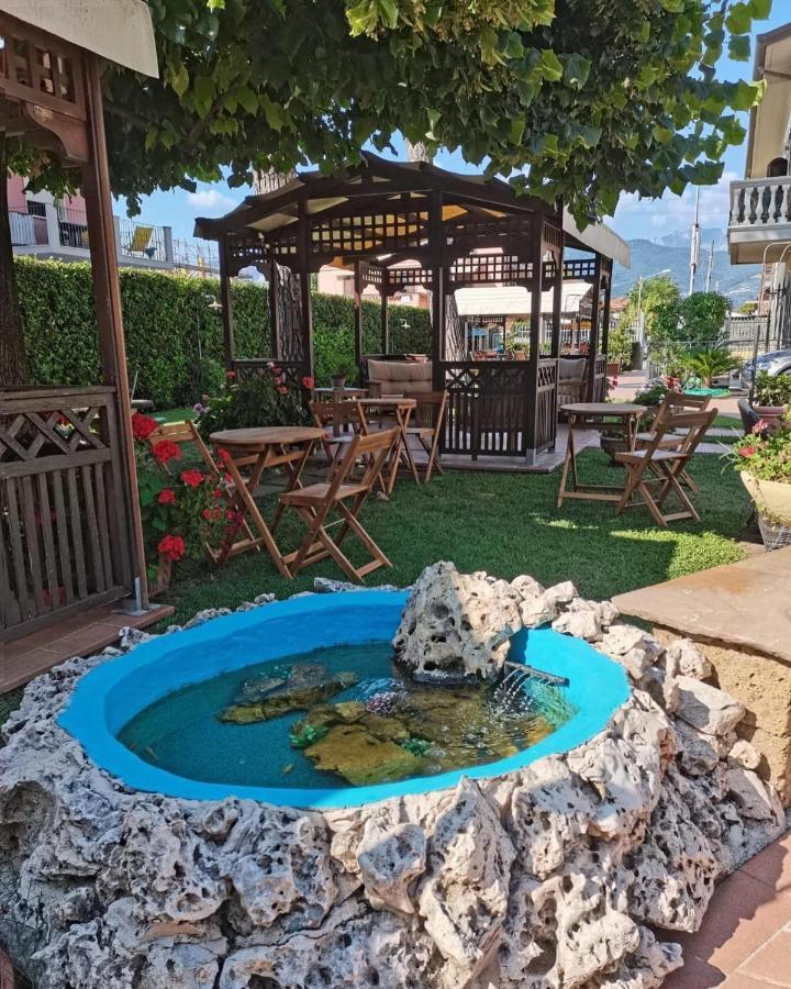 Hotel Virginia Marina di Massa Eksteriør bilde