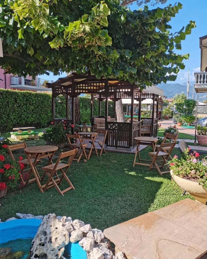 Hotel Virginia Marina di Massa Eksteriør bilde