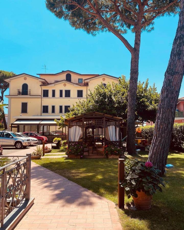 Hotel Virginia Marina di Massa Eksteriør bilde