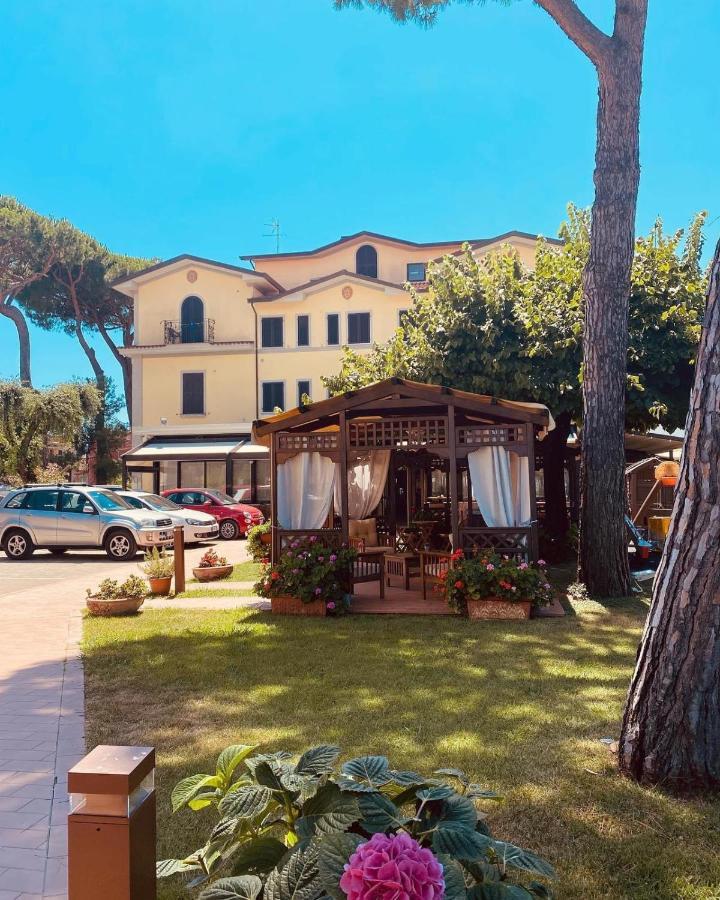Hotel Virginia Marina di Massa Eksteriør bilde