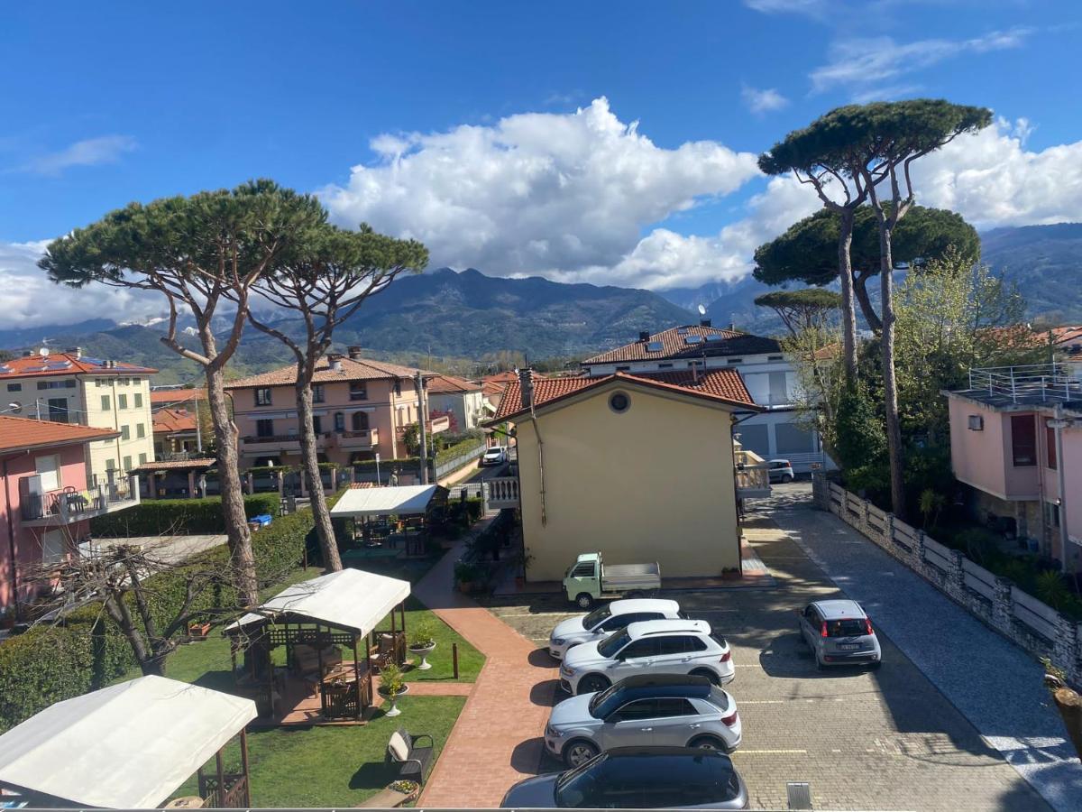 Hotel Virginia Marina di Massa Eksteriør bilde