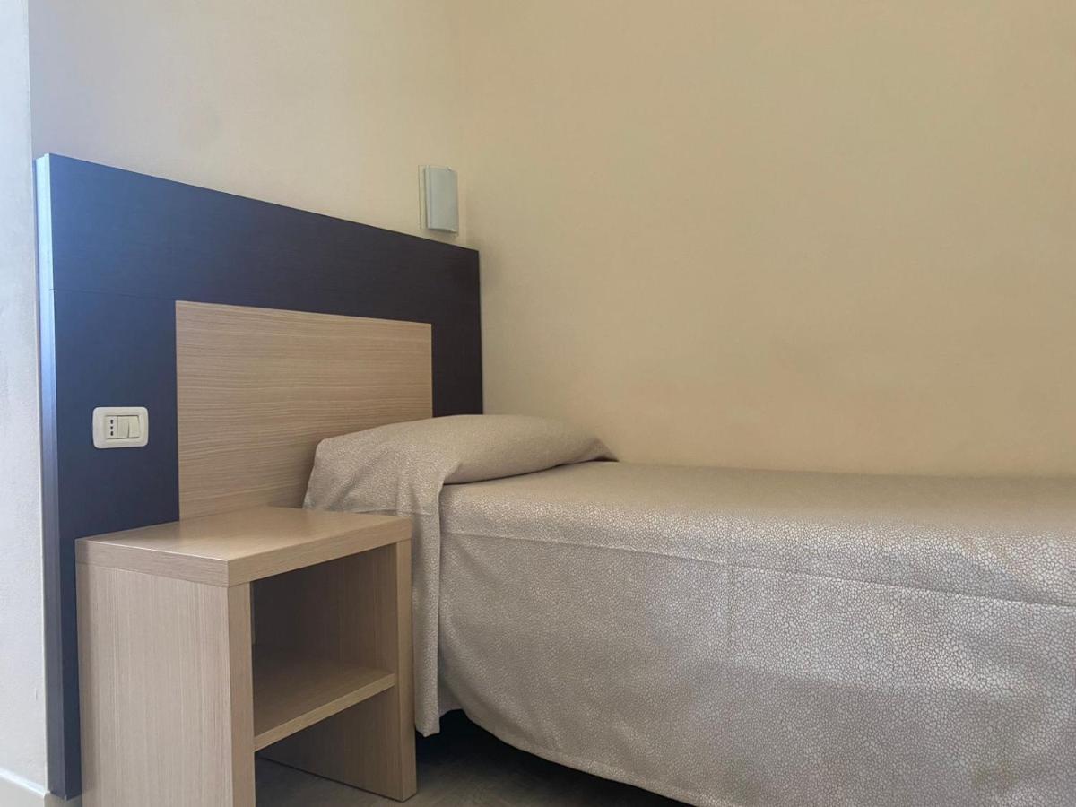 Hotel Virginia Marina di Massa Eksteriør bilde