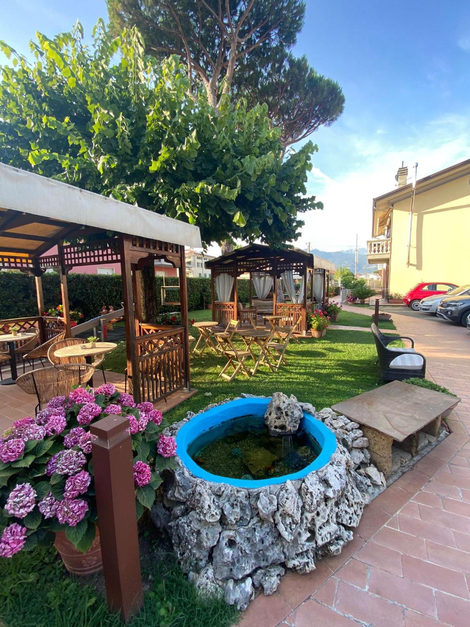 Hotel Virginia Marina di Massa Eksteriør bilde
