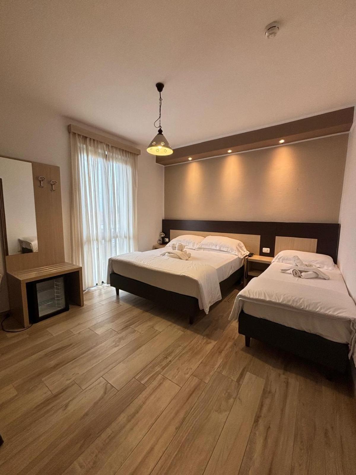 Hotel Virginia Marina di Massa Eksteriør bilde