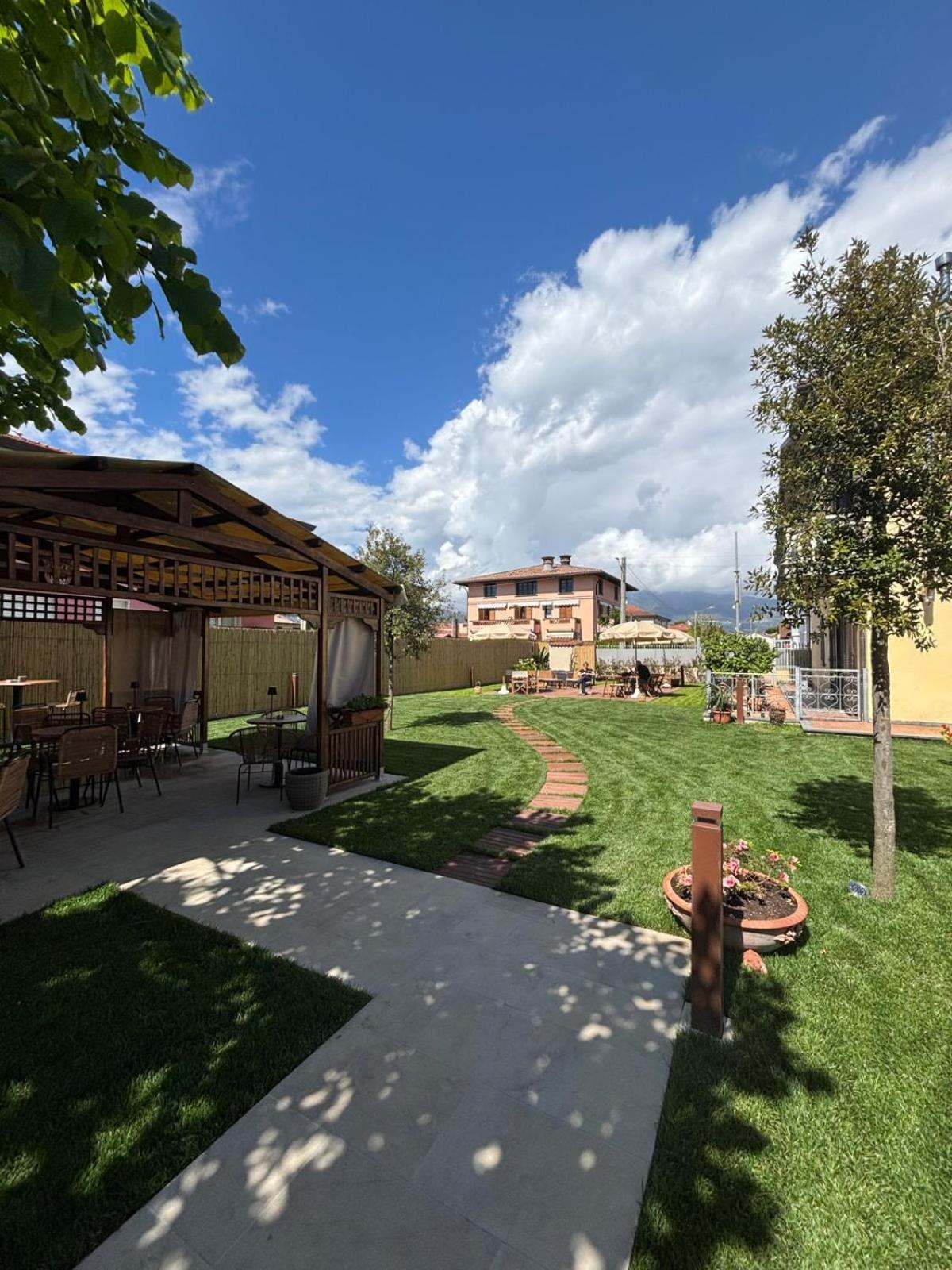 Hotel Virginia Marina di Massa Eksteriør bilde