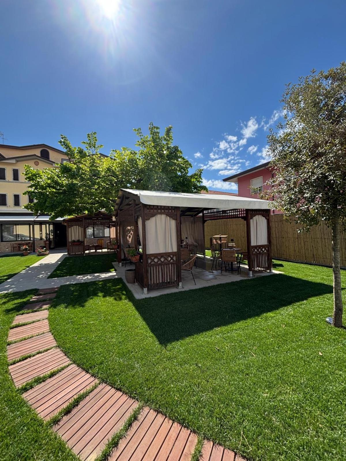 Hotel Virginia Marina di Massa Eksteriør bilde