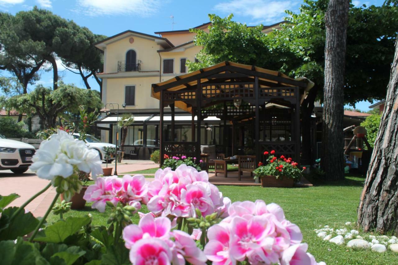 Hotel Virginia Marina di Massa Eksteriør bilde