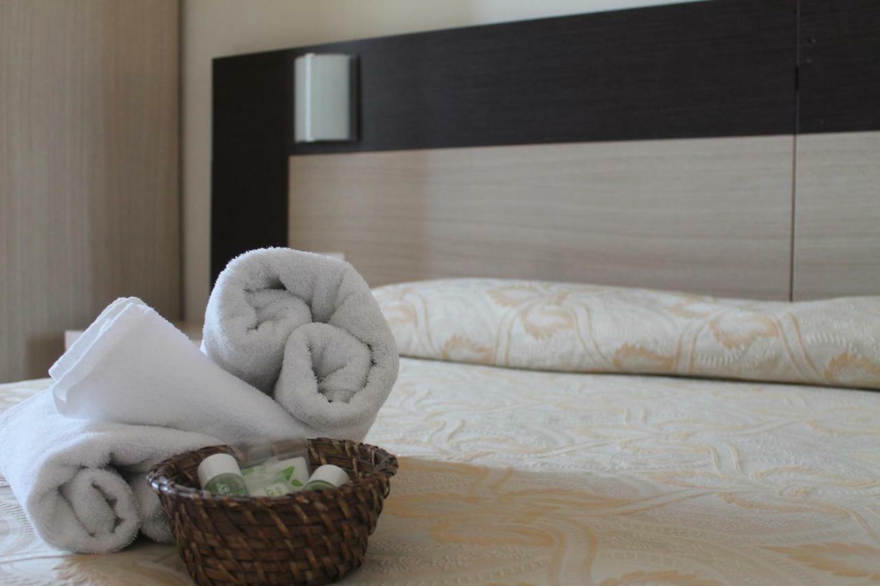 Hotel Virginia Marina di Massa Eksteriør bilde