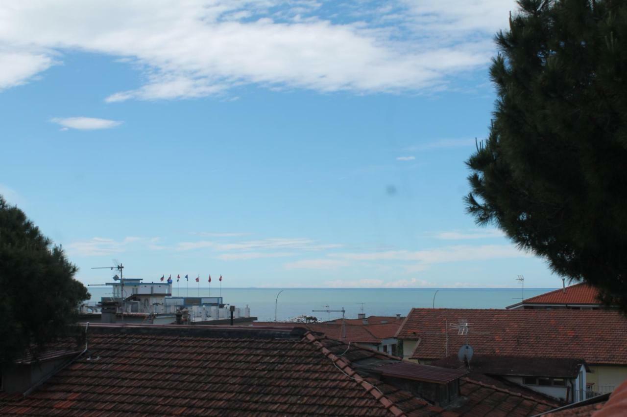 Hotel Virginia Marina di Massa Eksteriør bilde