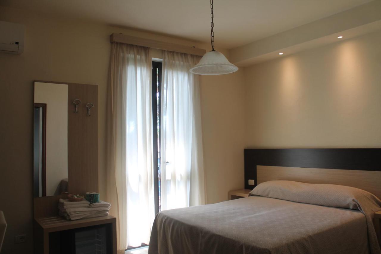 Hotel Virginia Marina di Massa Eksteriør bilde